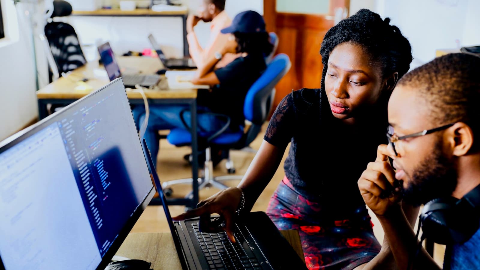 HR, Payroll, and Performance in One System: Pros and Cons